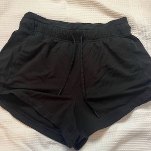 Lululemon inner glow high rise short